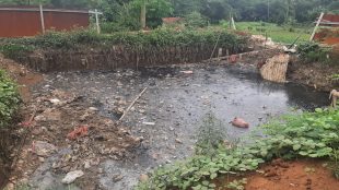 Potret limbah dari Pasar Sementara Kecamatan Parungpanjang yang mengalir ke pesawahan warga dan Kali Cimanceuri, Kamis sore 11/11/2021 (Dok. Hari Setiawan Muhammad Yasin/KM)