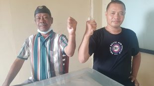 Tokoh pemuda Kecamatan Parungpanjang Ahmad Hambali dan Ketua Paguyuban Pedagang Pasar Parungpanjang Aseh Saepudin. (Dok. Hari Setiawan Muhammad Yasin/KM)