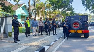 Suasana pengamanan Natal di Bukittinggi di back up personel Sat Brimob Polda Sumbar