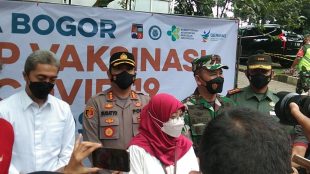 Pemberian vaksin booster covid-19 di Kelurahan Semplak, Kecamatan Bogor Barat, Kota Bogor (dok. KM)