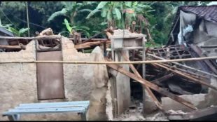 Rumah warga Kp. Pangerasan Desa Cibalung Cijeruk yang roboh akibat diterjang hujan deras beberapa jam (dok. KM)