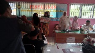 Suasana Pembagian BLT-DD di Desa Padang Lebar, Kecamatan Seginim 7/9/2022 (dok. KM)