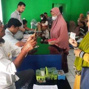 Pos Indonesia Bogor kembali melakukan proses penyaluran bantuan sosial di Kabupaten Bogor, Rabu (30/11/2022)