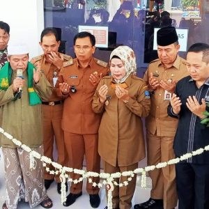 Bupati Serang Ratu Tatu Chasanah meresmikan Kantor Desa Kareo Kecamatan Jawilan, Selasa (22/11/2022)