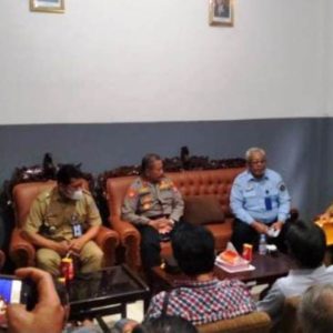 Penyampaian sikap protes tertulis warga Padukuhan Salakan Trihanggo Mlati Sleman ke Kelurahan Nogotirto, Senin (5/12/2022)