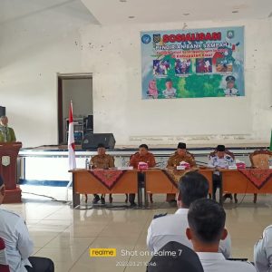 Bupati Kaur H. Lismidianto membuka sosialisasi pembentukan bank sampah di desa , Selasa (21/3/2023)